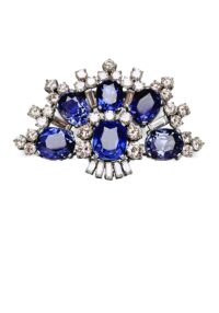 Valeria half moon Brooch - Image 2